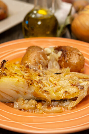 Bacalhau com batatas no forno empratado