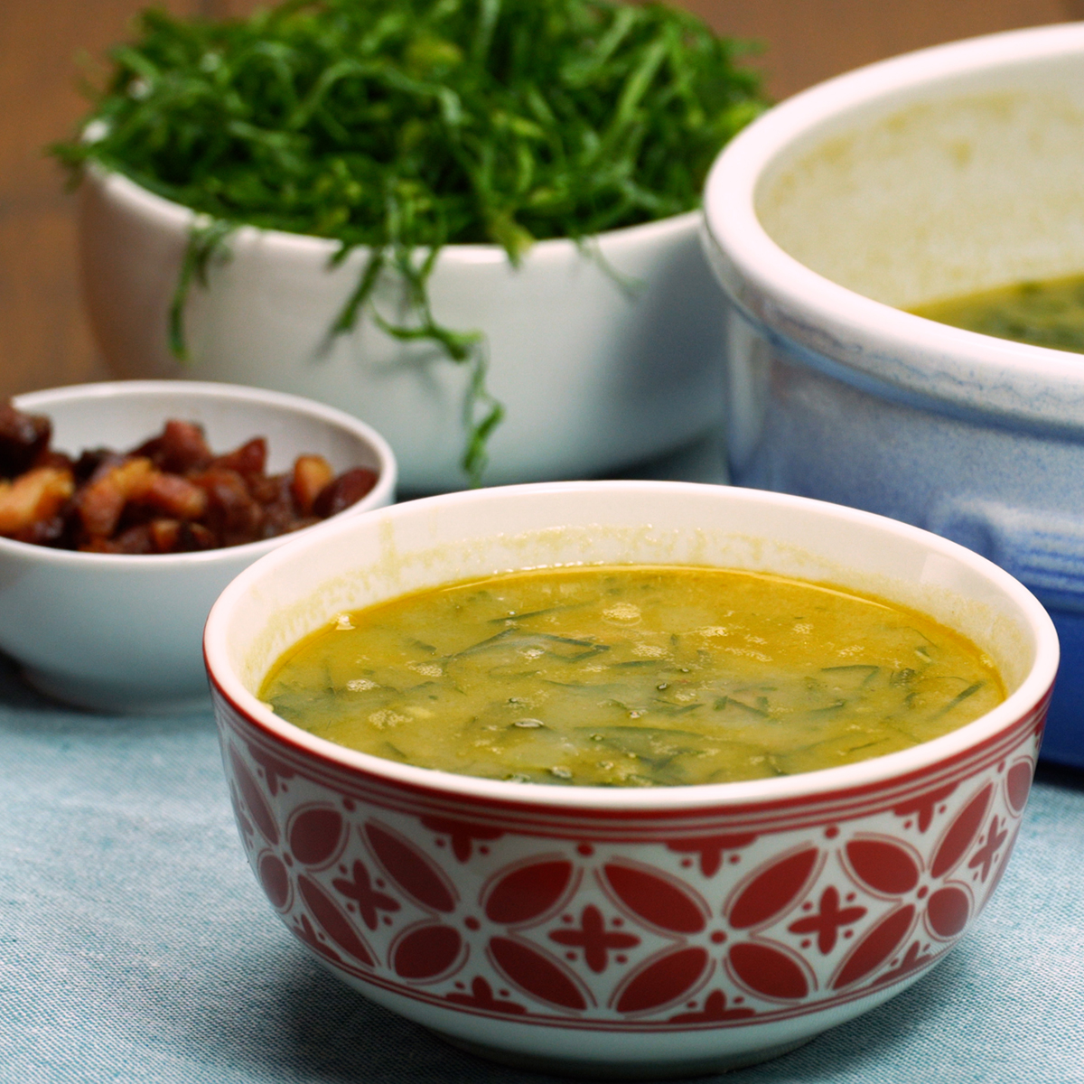 Caldo verde na taça finalizado.