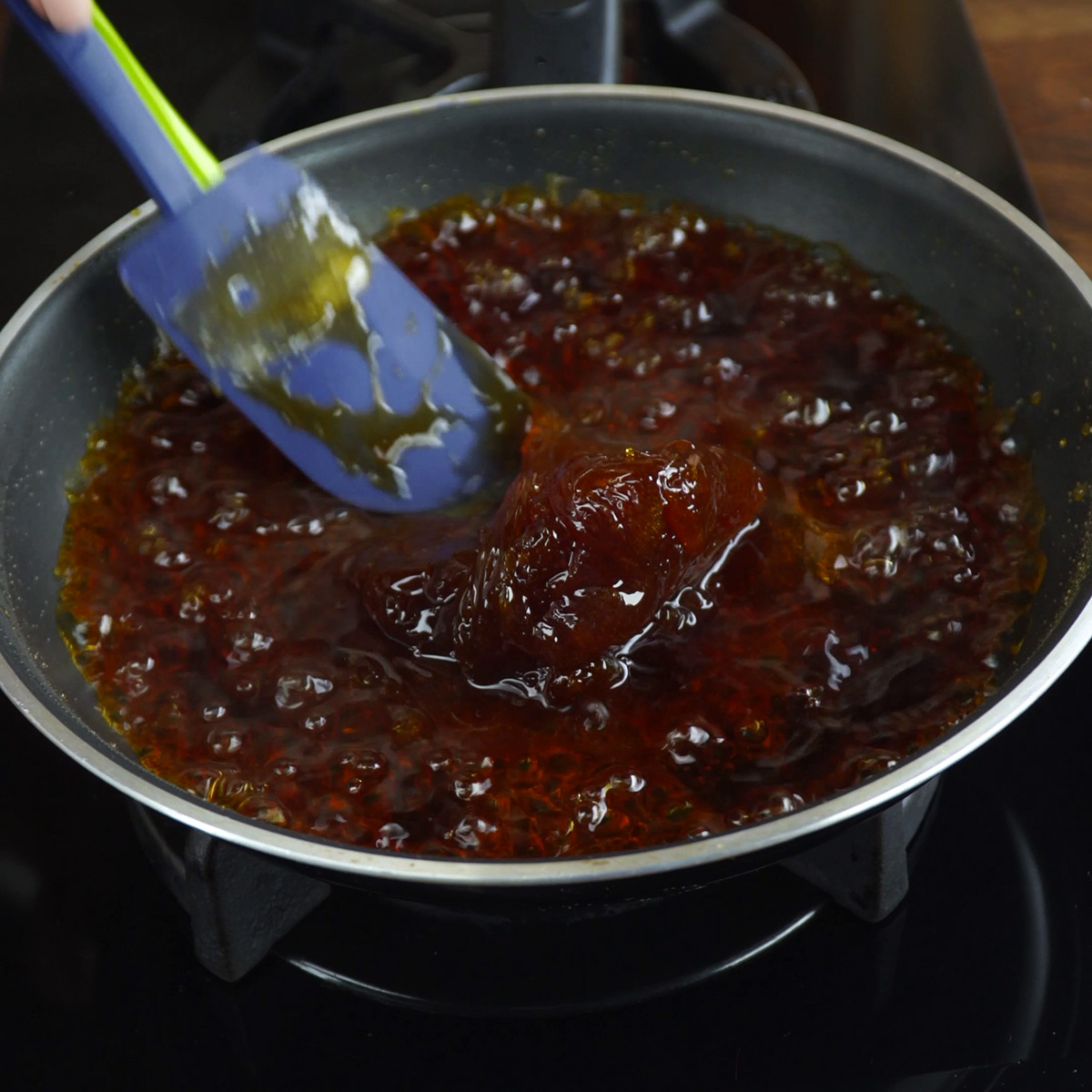 Preparando a calda de açucar para o pudim de claras de ovos (molotof)