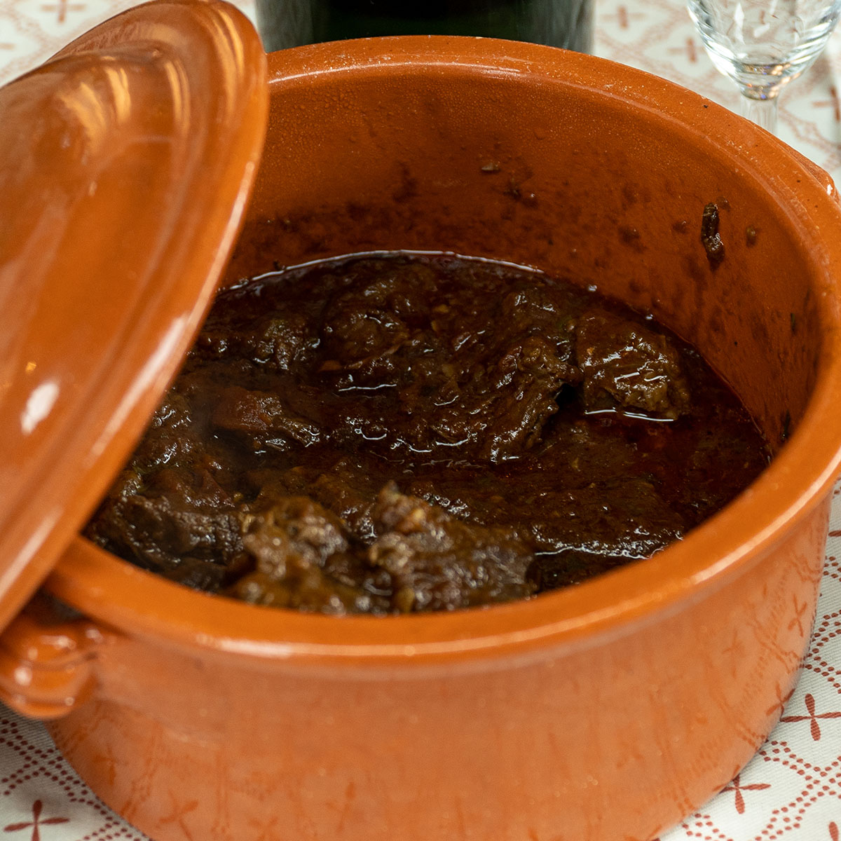 Carne cozida na panela.