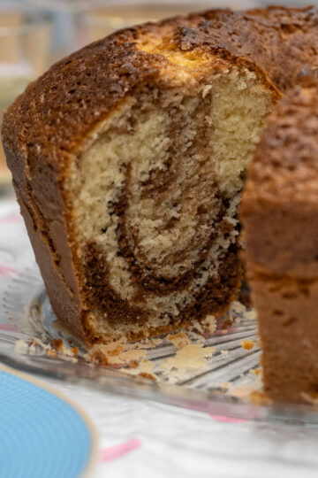 Bolo mesclado fatiado