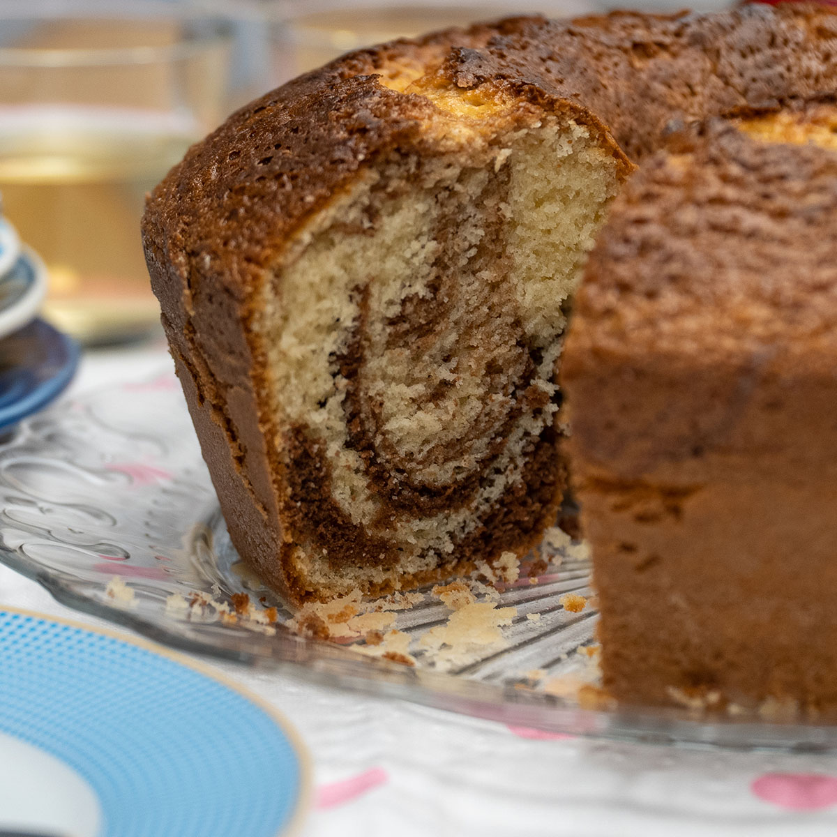 Bolo mesclado fatiado