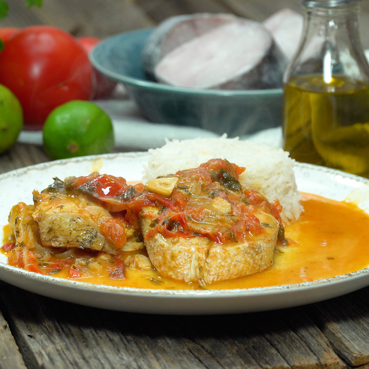 Moqueca capixaba tradicional pronta para ser servida na panela.