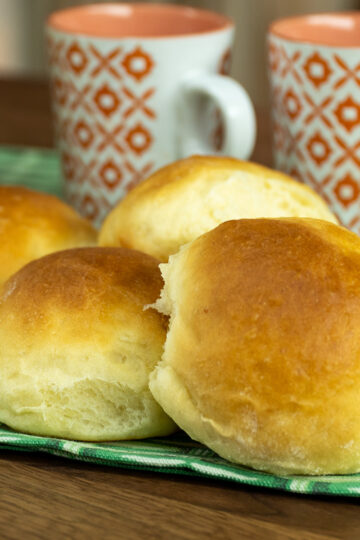 Pão de batata sendo servido.