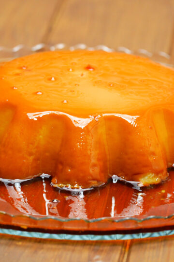 Pudim dois ingredientes pronto para ser sevido.