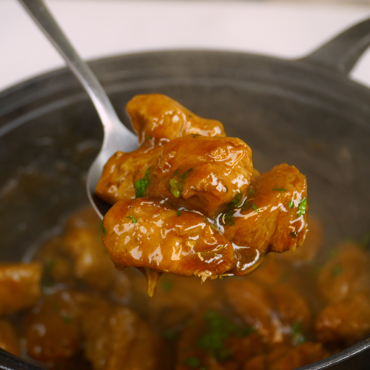 Dadinho suíno na cerveja preta pronto sendo servido.