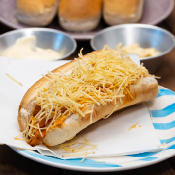 Empratamento cachorro quente pronto.