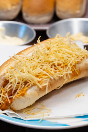 Empratamento cachorro quente pronto.