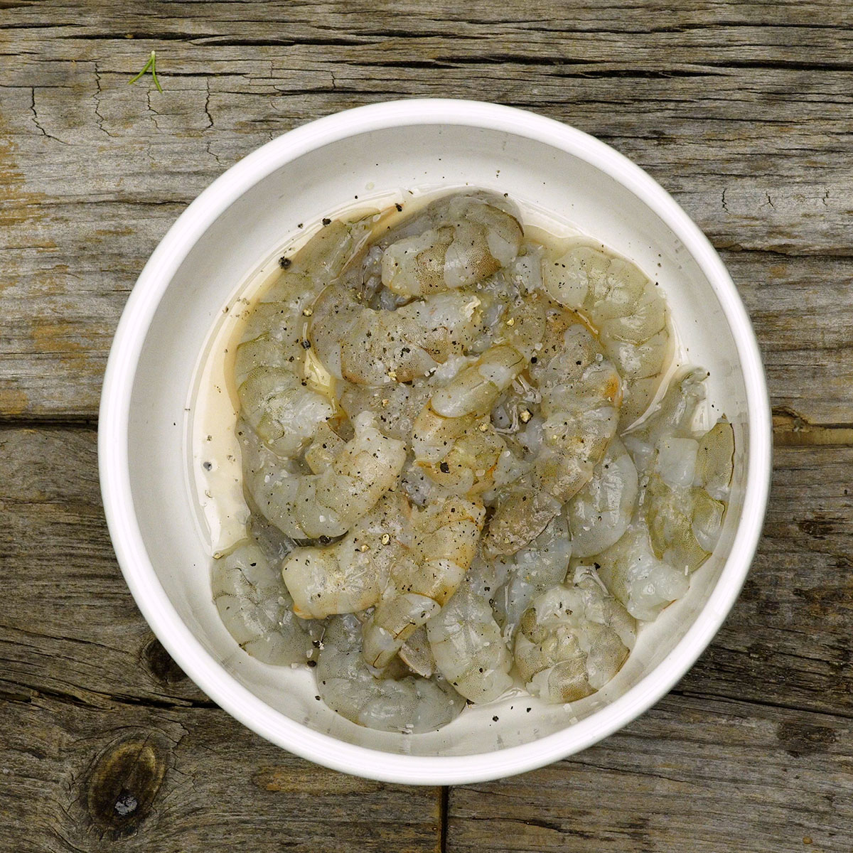 Camarão temperado com limão, sal e pimenta-do-reino.