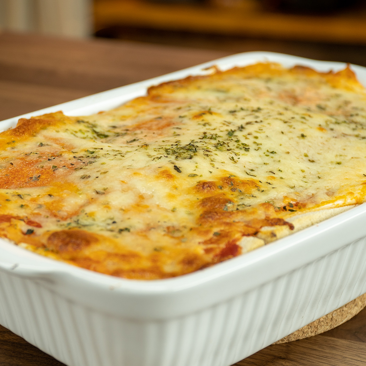 Lanchão de pizza assado pronto para ser servido.