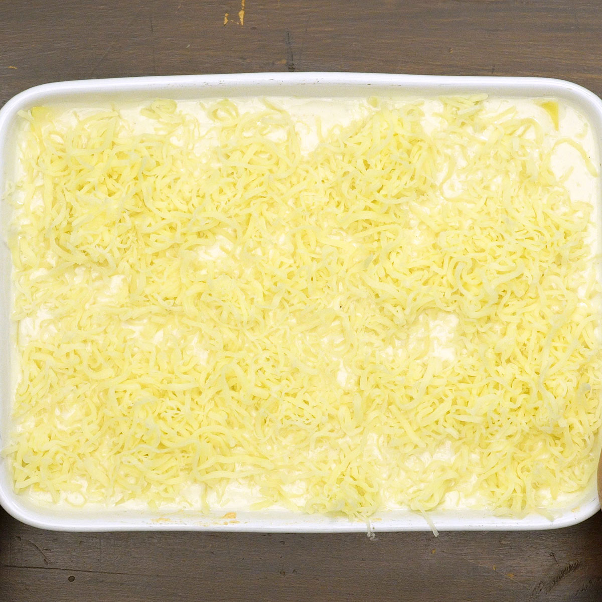 asanha de frango gratinada e dourada após sair do forno.