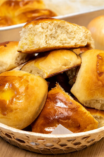 Pão de cebola no liquidificador prontos e servidos.