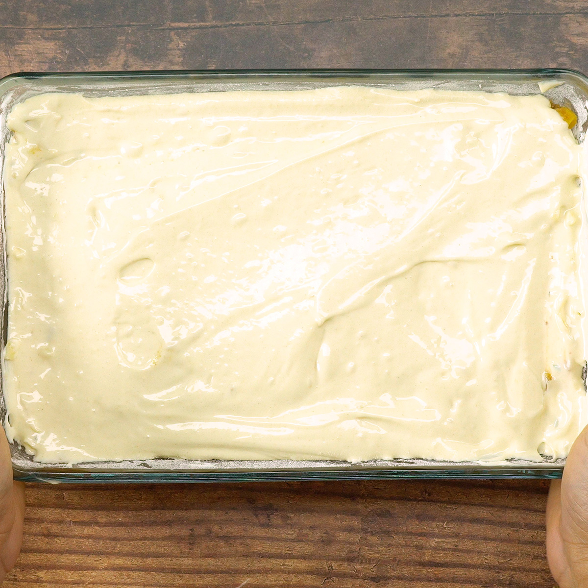 Torta de sardinha de liquidificador pronta para ir ao forno.