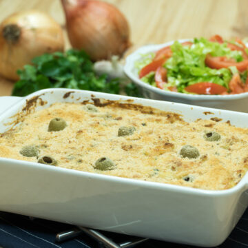 Bacalhau com natas pronto para ser servido.