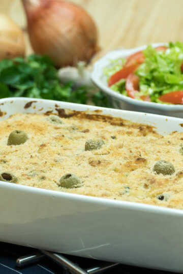 Bacalhau com natas pronto para ser servido.