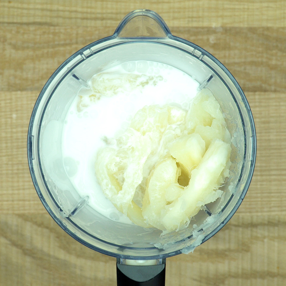 Creme de mandioca batido com leite de coco para bobó de camarão.