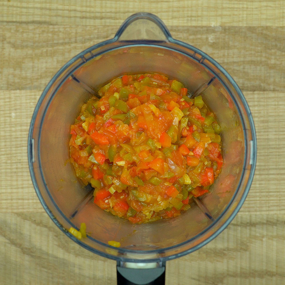 Molho de legumes batido para dar textura ao bobó de camarão.